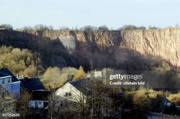 Blick auf den Erdbruch der Altenberger Pinge in Altenberg, aufgenommen im Dezember 2010. Hier holten Bergleute bis 1990 zinnerzhaltiges Gestein zur...