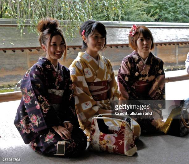 Die alte Kaiserstadt Kyoto mit ihren Gassen, modernen Bauten und kunstvollen Garten- und Parkanlagen wurde bereits 794 gegründet, aufgenommen im...