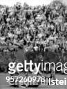 Fussball-Oberliga, 1.FC Union Berlin - FC Rot-Weiss Erfurt 4:1 - Spielszene im erfurter Strafraum: Gärtner liegt am Boden, links dahinter bemüht sich...