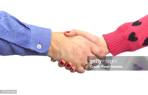 shaking hands confirming agrement between man and woman - youre hired englische redewendung stock-fotos und bilder