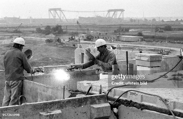 Rostock / Juni 1980 / Wohnungsbau Rostock - Groß Klein / Rund 6000 Menschen wohnen bereits im jüngsten Stadtteil Rostocks, Groß Klein. Vor einem Jahr...