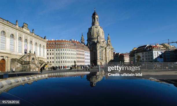 Blick am auf den Neumarkt in der Dresdner Innenstadt mit der Frauenkirche und dem Johanneum . Der Neumarkt in der Dresdner Innenstadt erfährt eine...