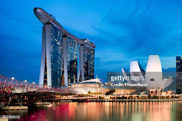 marina bay sands in singapore at sunset - marina bay sands stock pictures, royalty-free photos & images
