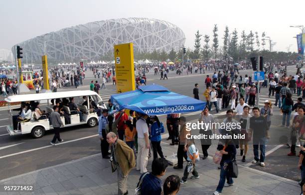 Das Olympiagelände "Olympic Green" liegt im Norden von Peking, aufgenommen im Oktober 2008. Hier steht auch das Wahrzeichen der Spiele, das...
