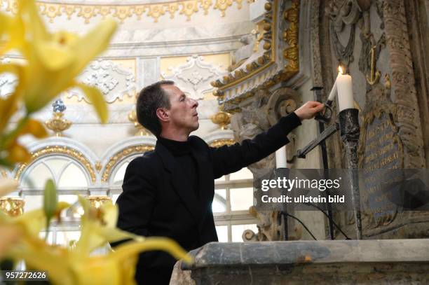 Acht Jahre baute der Maurerpolier Tobis Lochman mit beim Wiederaufbau der Frauenkirche in Dresden. Er setzte am mit einem Kollegen den letzten...