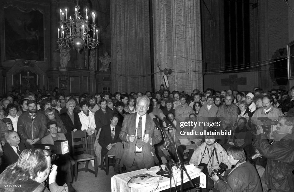DDR- Willy Brandt in Rosctock - Brandt, Gauck 1989