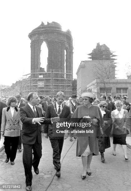 Königin Beatrix besuchte am Dresden und die Ruine der Frauenkirche. Die Königin der Niederlande wurde dabei u.a. Vom Dresdner Oberbürgermeister...