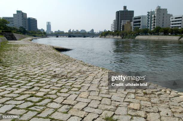 Japan / Hiroshima / Oktober 2009 / Blick über den Fluß Ota in Richtung Friedenspark in Hiroshima, aufgenommen im Oktober 2009. Jährlich besuchen...