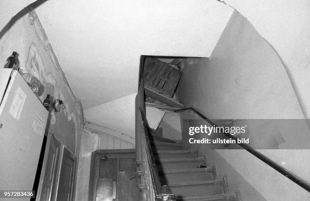 Treppenhaus im Kunsthaus "Tacheles" an der Oranienburger Straße in Ostberlin, aufgenommen im Sommer 1990. Der historische Gebäudekomplex war Anfang...