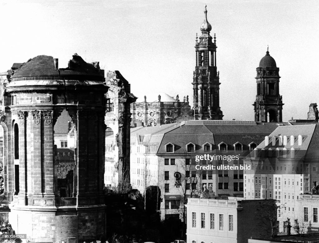 DDR - Ruine Frauenkirche Dresden