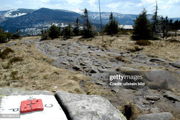 Der tschechisch-polnische Freundschaftsweg im Riesengebirge, aufgenommen am . Der Wanderweg direkt auf der Grenzlinie ist einer der beliebtesten in...