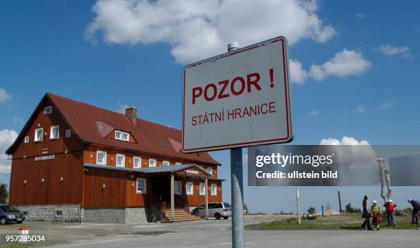 Das Hotel Depandance nahe des tschechischen Erholungsortes Spindleruv Mlyn im Riesengebirge steht direkt Grenzgebiet, aufgenommen am . Die...
