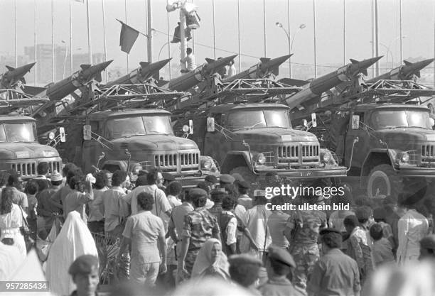 Raketen auf Fahrzeugen bei einer Militärparade in Bengasi im September 1979 anlässlich des 10. Jahrestages des Sturzes der Monarchie.