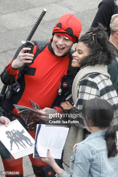 German-US actress Zazie Beetz with a fan during the press conference / photo call of 'Deadpool 2' at Cafe Moskau on May 11, 2018 in Berlin, Germany.