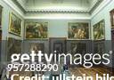 Dresden Zwinger: Alte Gemäldegalerie, Innenansicht: Saal mit flämischen und holländischen Werken des 17. Jahrhunderts - 2000