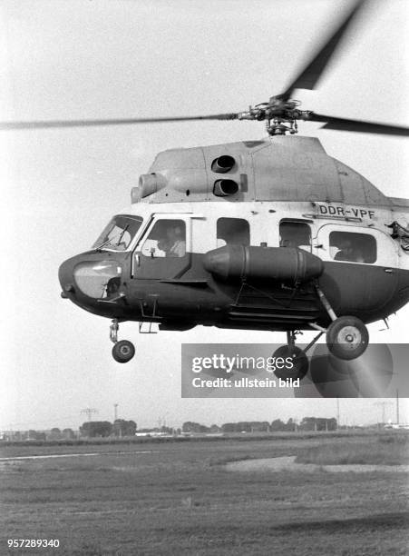 Rostock / Deutsche Volkspolizei / 80iger Jahre/ Start eines Polizei-Hubscharubers zum Verkehrsinformations-Flug / Radio - Verkehrsfunk der Rostocker...