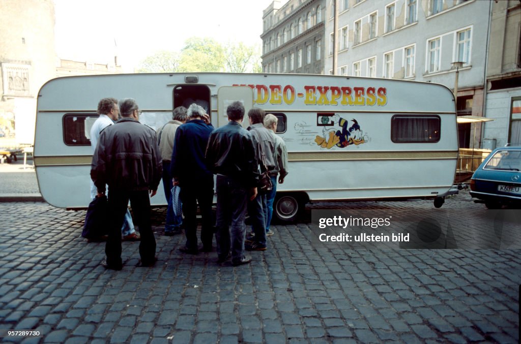 DDR -  Videos aus dem Westen 1990