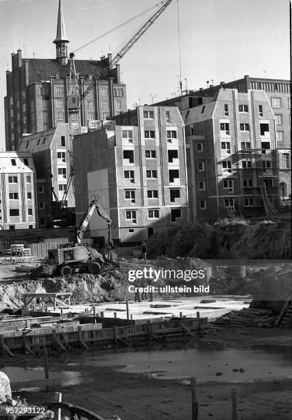 Rostock / Bauwesen / Noerdliche Altstadt / 1984 / Eingegliedert in Rostocks historische Altstadt sollen bis Ende 1985 fuenfhundertsechsundachtzig...