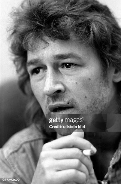 Der bundesdeutsche Rocksänger Peter Maffay, aufgenommen im Jahr 1987 in der Ostberliner Werner-Seelenbinder-Halle vor einem gefeierten Konzert. Der...