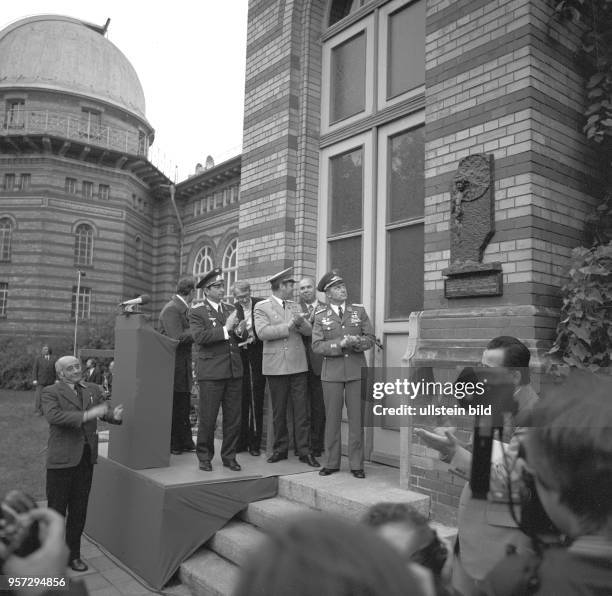 Die Kosmonauten Sigmund Jähn und Walerie Bykowski besuchen im September 1978 Einrichtungen der Akademie der Wissenschaften der DDR auf dem...