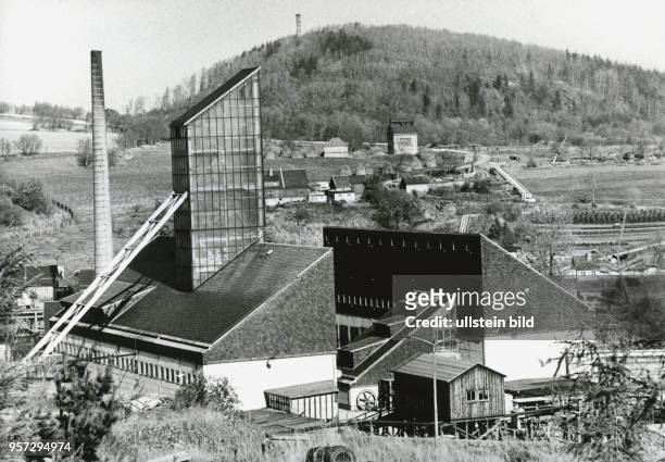 Teile des VEB Zinnerz Altenberg, aufgenommen im November 1986. Die Bergleute arbeiten im Erzgebirge in den Schächten von bis zu 250 Meter Tiefe. Das...