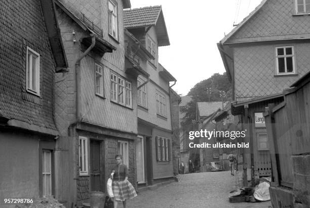 Alte, mit Schiefer beschlagene Häuser in Eisenach, aufgenommen um 1960.