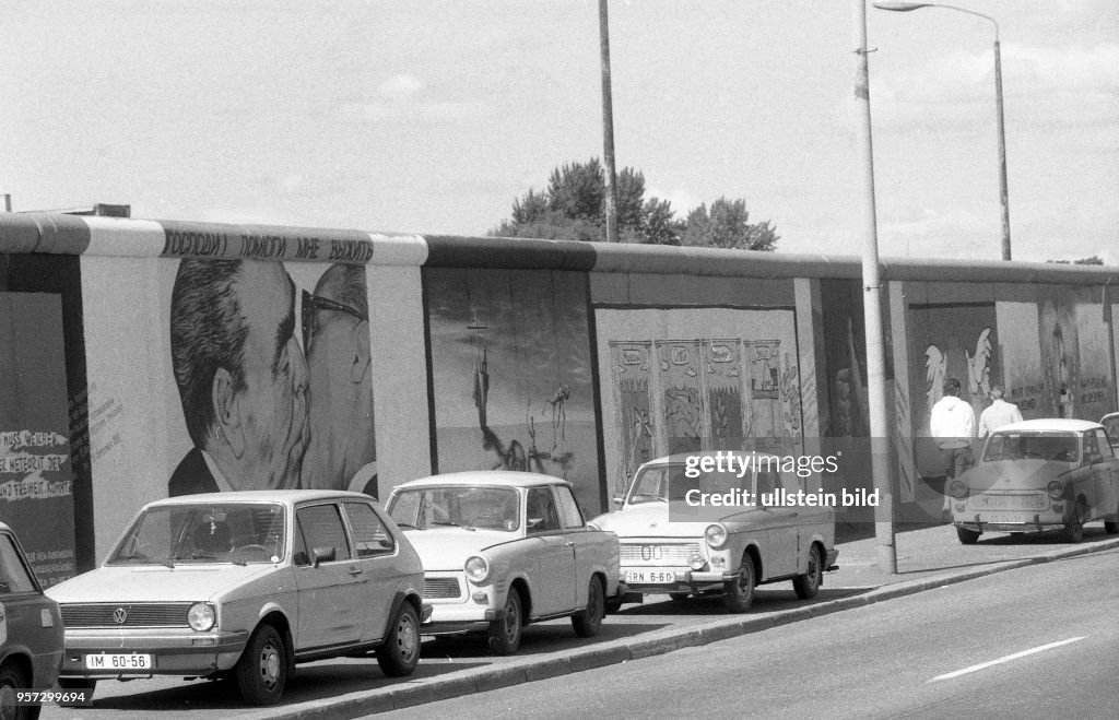 DDR - East Side Gallery am Mauersteifen