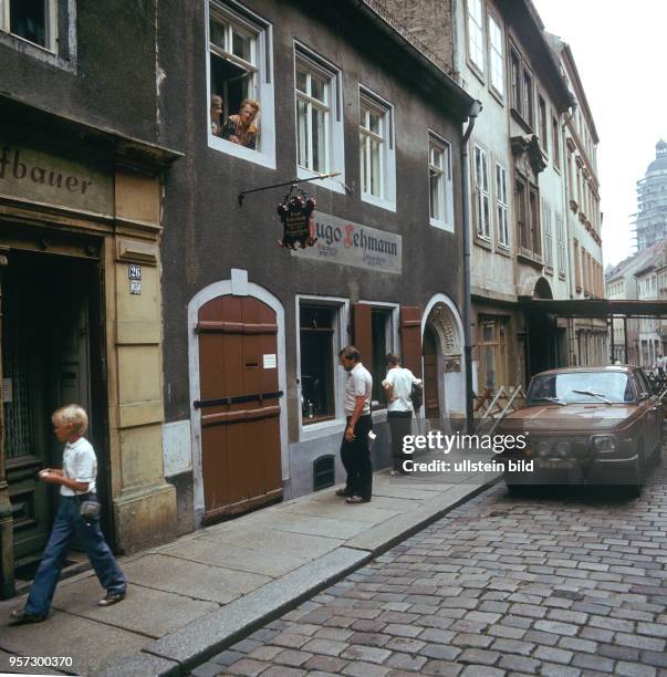 In der Burgstraße 27 in Meißen befindet sich seit Generationen die Zinngießerei Lehmann, undatiertes Foto von 1982. In der Werkstatt werden...