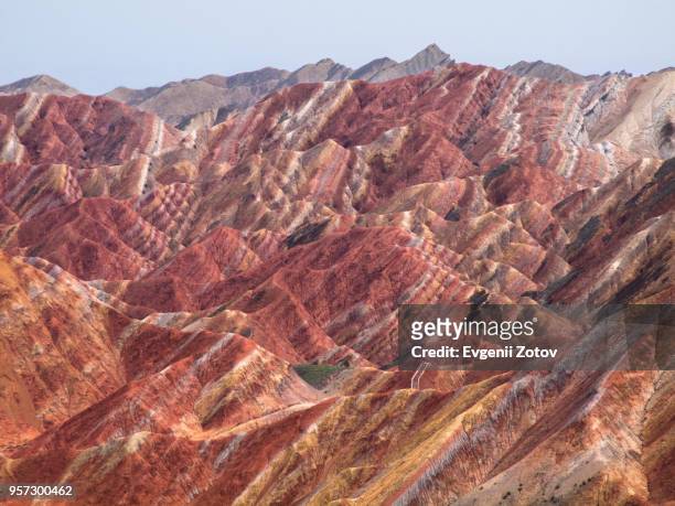 colorful landforms in zhangye danxia park, gansu, china - zhangye - fotografias e filmes do acervo