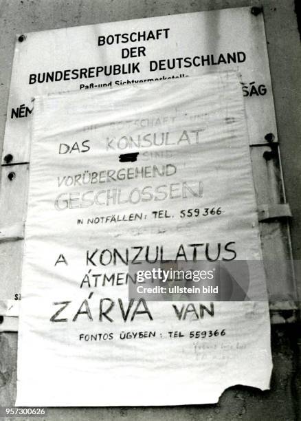 Auf einem Zettel an dem Schild der Botschaft der Bundesrepublik Deutschland in der Nogradi-Straße 8 in Budapest steht, dass das Konsulat...