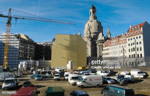 Die Rampische Straße mit ihren neuen, rekonstruierten Häusern neben der Frauenkirche, aufgenommen am am Neumarkt in Dresden. Der Neumarkt in der...