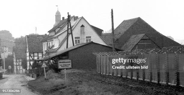 Eine trügerische Idylle herrscht im thüringischen Dorf Wahlhausen im Eichsfeld, aufgenommen im Spätsommer 1989. Wahlhausen lag unmittelbar an der...