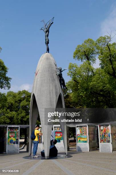 Japan / Hiroshima / Oktober 2009 / Das Kinder- Friedensdenkmal in Hiroshima, aufgenommen im Oktober 2009. Jährlich besuchen Millionen von Menschen...