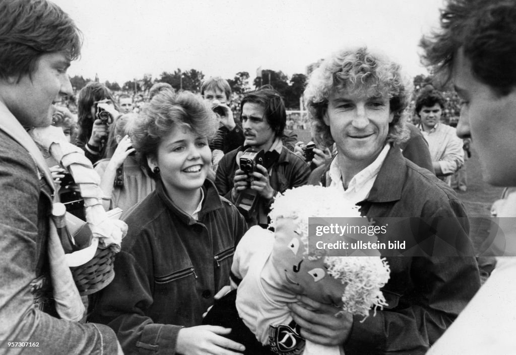 Fußball - Der Dresdner Hans-Jürgen Dörner 1986 verabschiedet