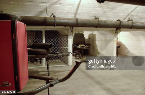 Geräte in einem Bunker für Zivilschutz in Dresden, aufgenommren 1990. Der Bunker für 300 Personen unter der Dankerstraße wurde zu DDR-Zeiten gebaut...