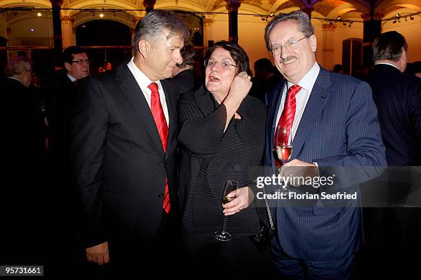 Berlin's mayor Klaus Wowereit and Munich's mayor Christian Ude and wife Edith Ude attend the long night of the 'Sueddeutsche Zeitung' at Martin...