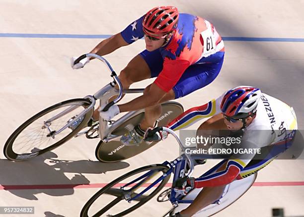 Cyclist Martin Nothstein passes his Venezuelan opponent Alexander Cornieles 30 July 1999 during a qualifying heat in the individual match sprint...