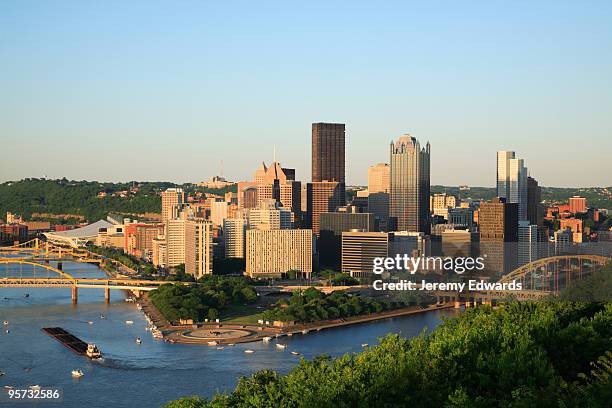 skyline view of pittsburgh, pennsylvania - ohio river stock pictures, royalty-free photos & images