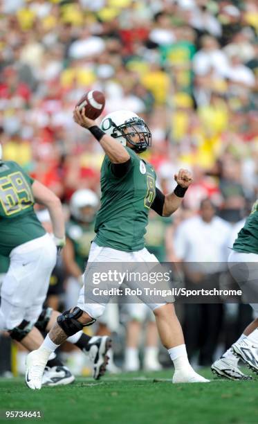 Jeremiah Masoli of the Oregon Ducks passes against the Ohio State Buckeyes in the 96th Rose Bowl played on January 1, 2010 in Pasadena, California....