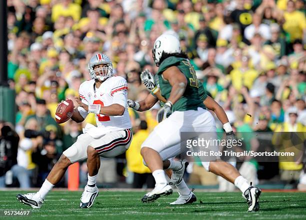 Terrelle Pryor of the Ohio State Buckeyes drops back to pass against the Oregon Ducks in the 96th Rose Bowl played on January 1, 2010 in Pasadena,...