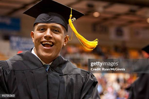 happy graduate - kearney-nebraska photos et images de collection