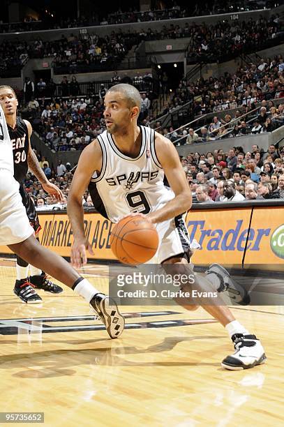 Tony Parker of the San Antonio Spurs drives to the basket during the game against the Miami Heat at AT&T Center on December 31, 2009 in San Antonio,...