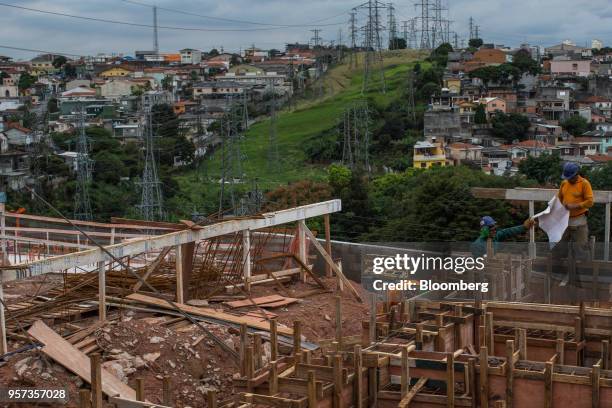 Contractors work during construction of the Reserva Paulista residential complex in Sao Paulo, Brazil, on Wednesday, March 21, 2018. The world's...