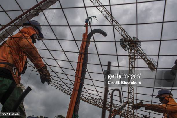 Contractors place mesh reinforcement panels during construction at the Reserva Paulista residential complex in Sao Paulo, Brazil, on Wednesday, March...