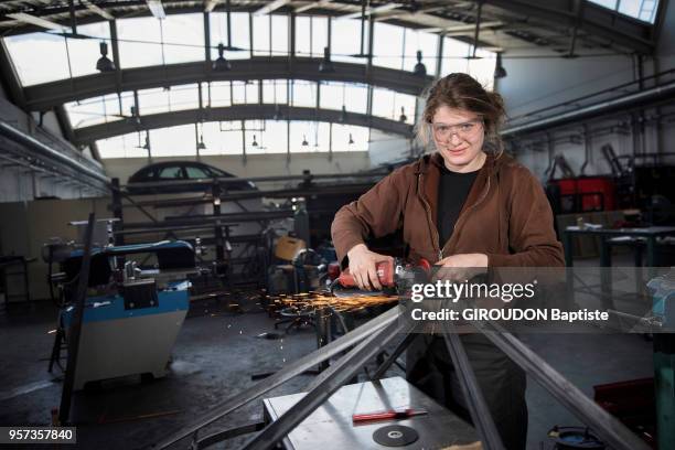 On the occasion of the draft law on the reform of apprenticeship, Paris Match has followed apprentices in different trades. Here, Zoe, C.A.P....