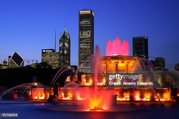 buckingham fountain, chicago - millennium park chicago fotografías e imágenes de stock