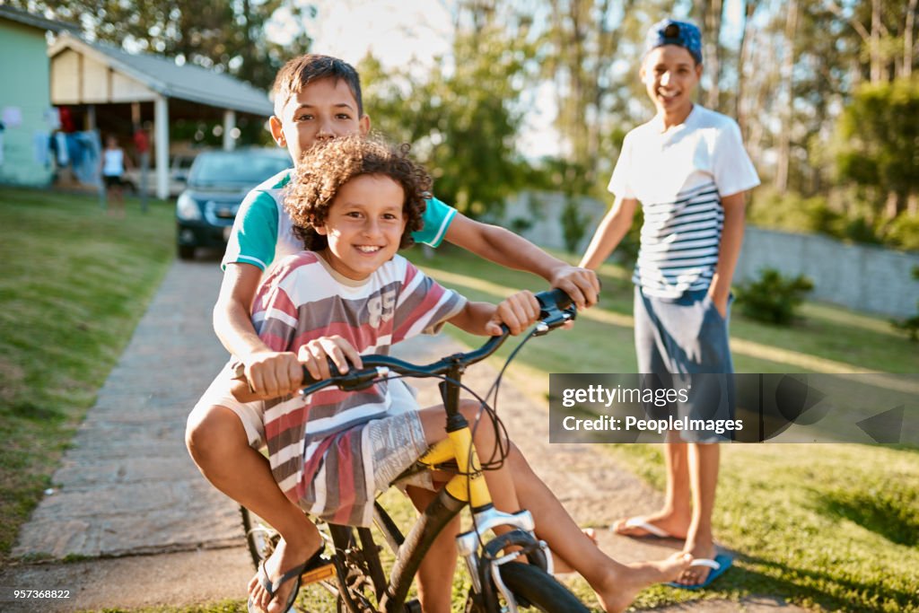 Primeira regra da fraternidade: andar de bicicleta juntos