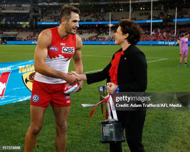 Josh Kennedy of the Swans is presented with the Beyondblue cup during the 2018 AFL round eight match between the Hawthorn Hawks and the Sydney Swans...