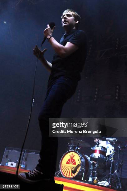 Ricky Wilson of the Kaiser Chiefs performs at the Alcatraz club on February 05, 2009 in Milan, Italy.