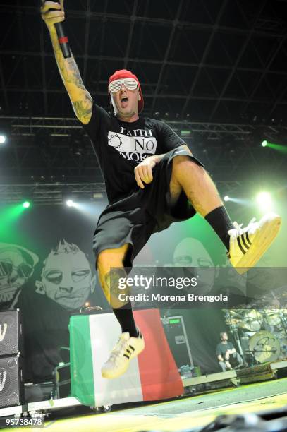 Fred Durst of Limp Bizkit performs at Palasharp on June 14, 2009 in Milan, Italy.